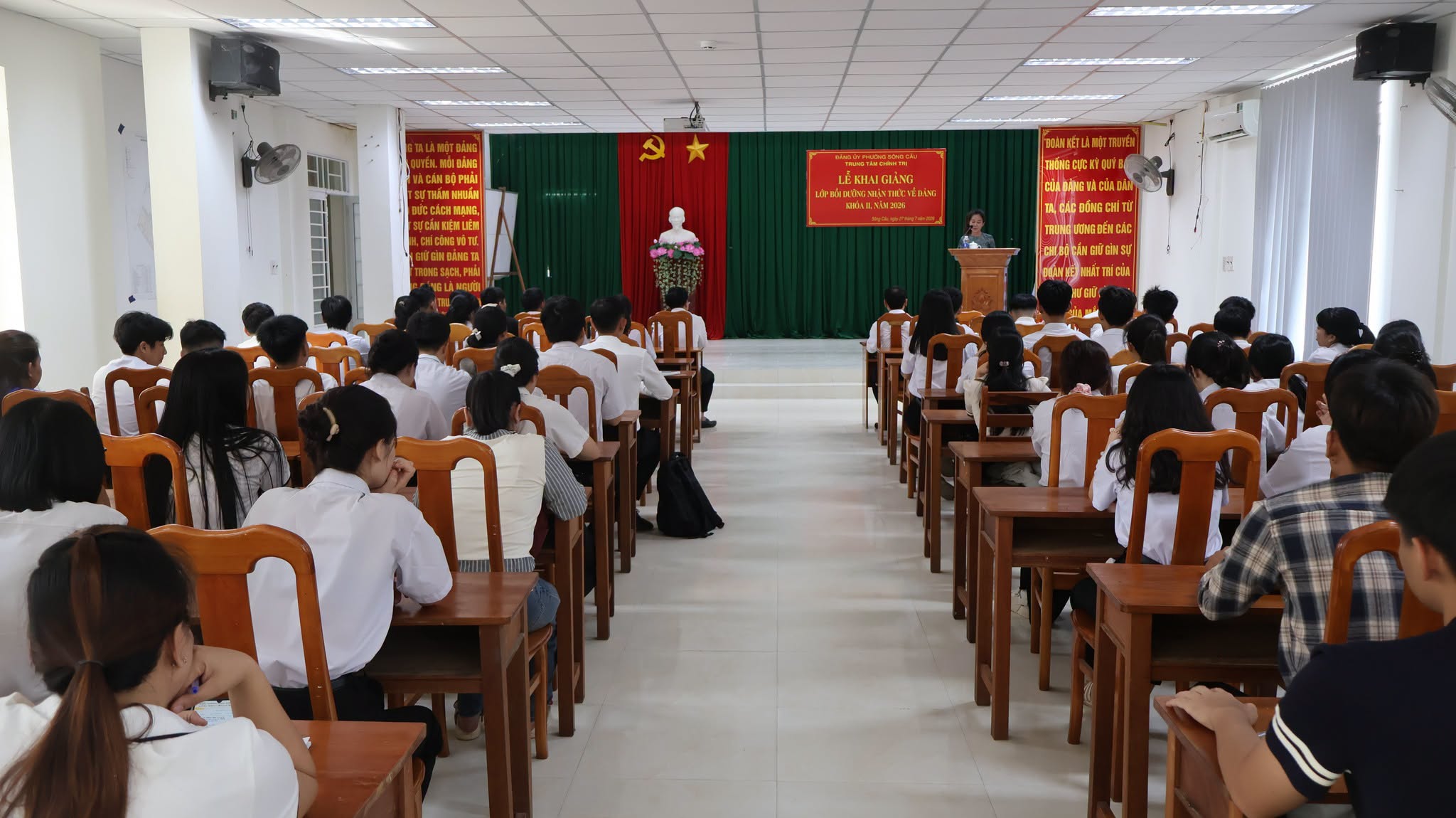Sông Cầu: Khai giảng lớp bồi dưỡng nhận thức về Đảng khóa II, năm 2026