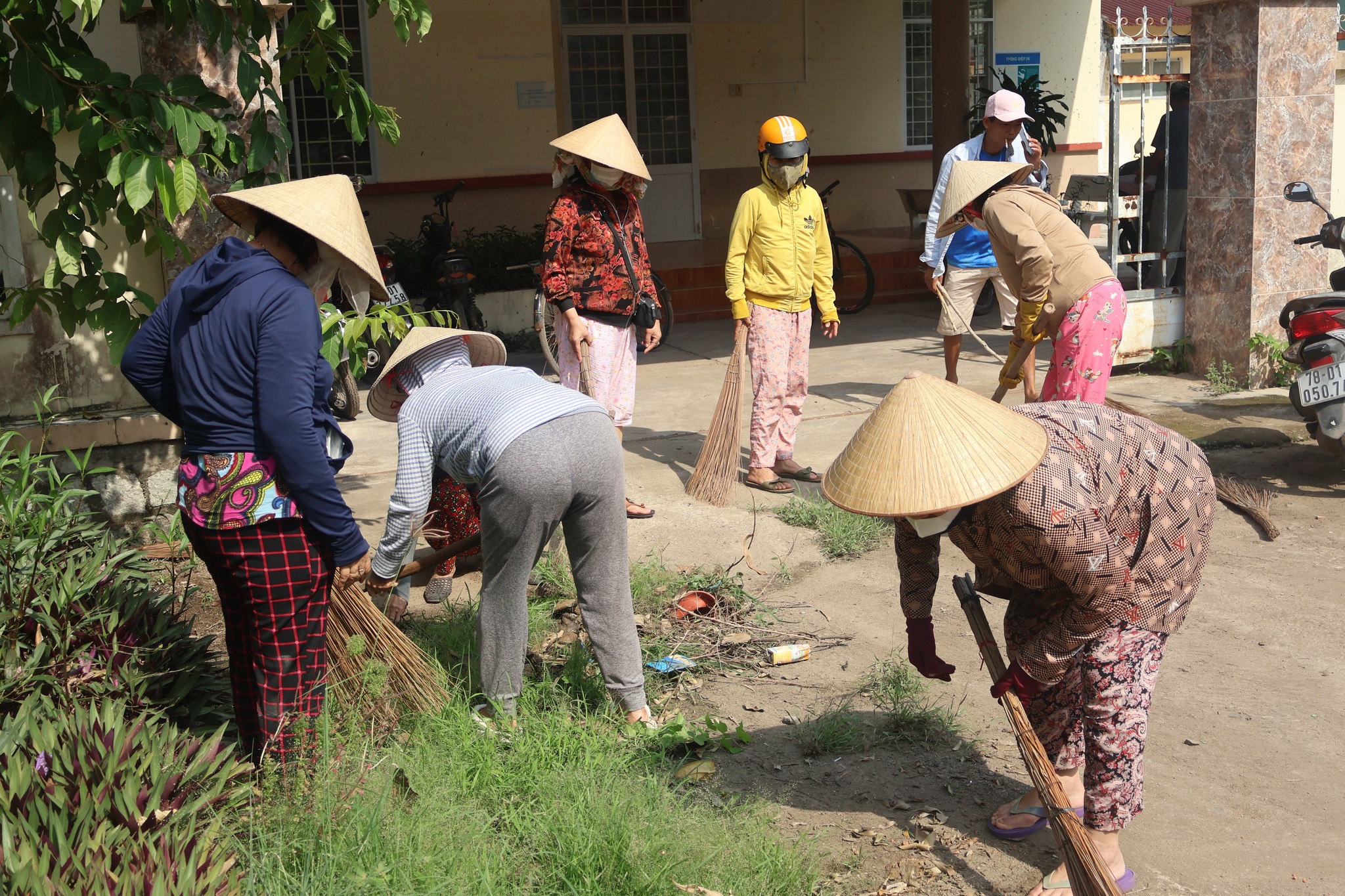 Tổng dọn vệ sinh cuối tuần hưởng ứng Lễ kỷ niệm 80 năm Quốc khánh 2/9 trên địa bàn phường
