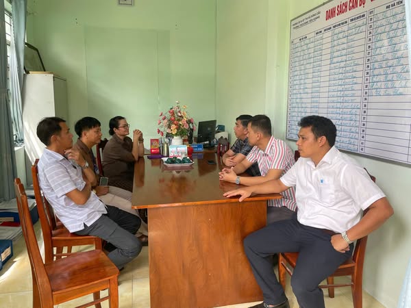 Bí thư Đảng ủy phường Sông Cầu kiểm tra công tác chuẩn bị năm học mới