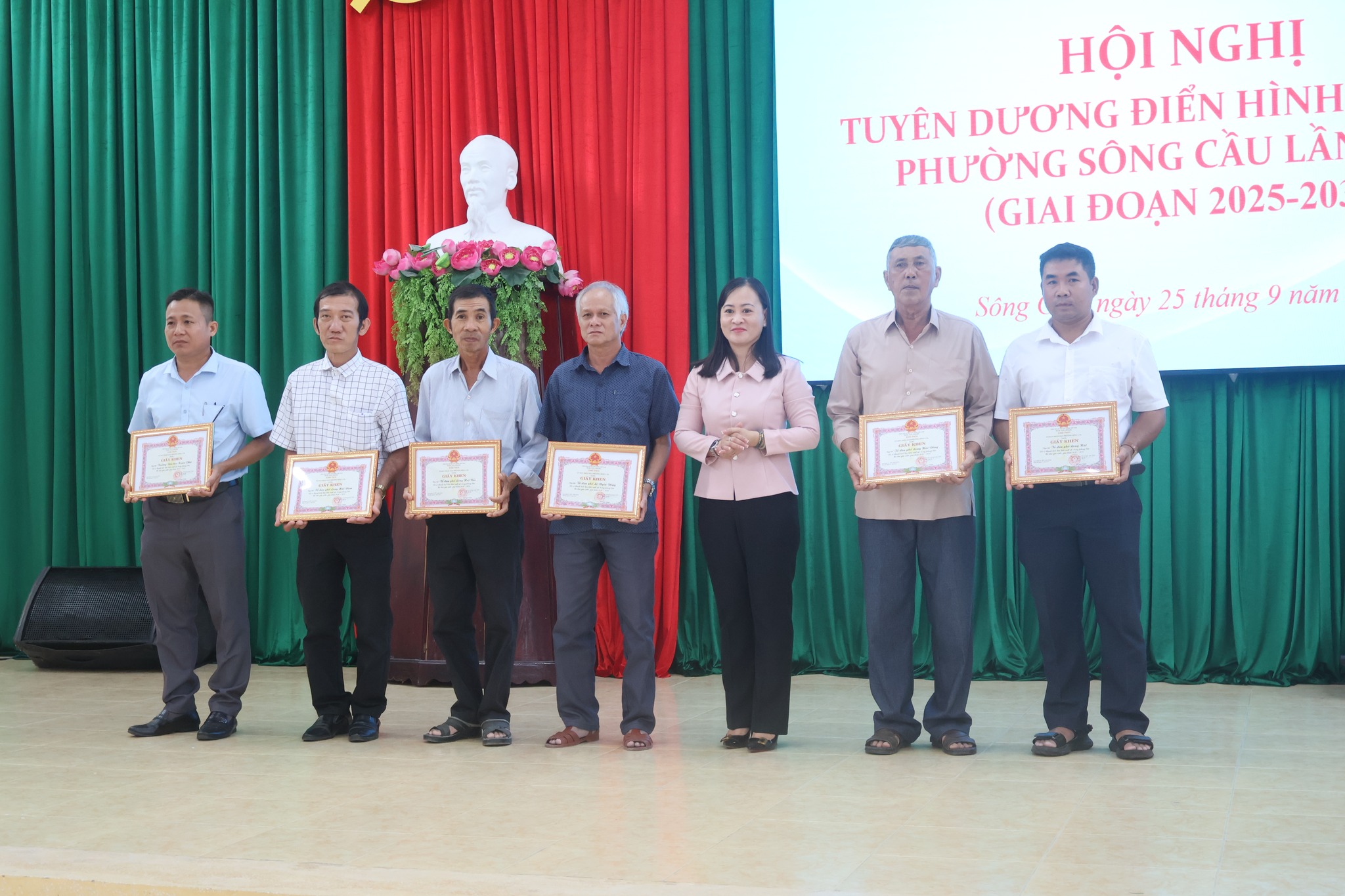 Biểu dương, khen thưởng cho 6 tập thể và 15 cá nhân có thành tích xuất sắc trong các phong trào thi đua giai đoạn 2020 – 2025
