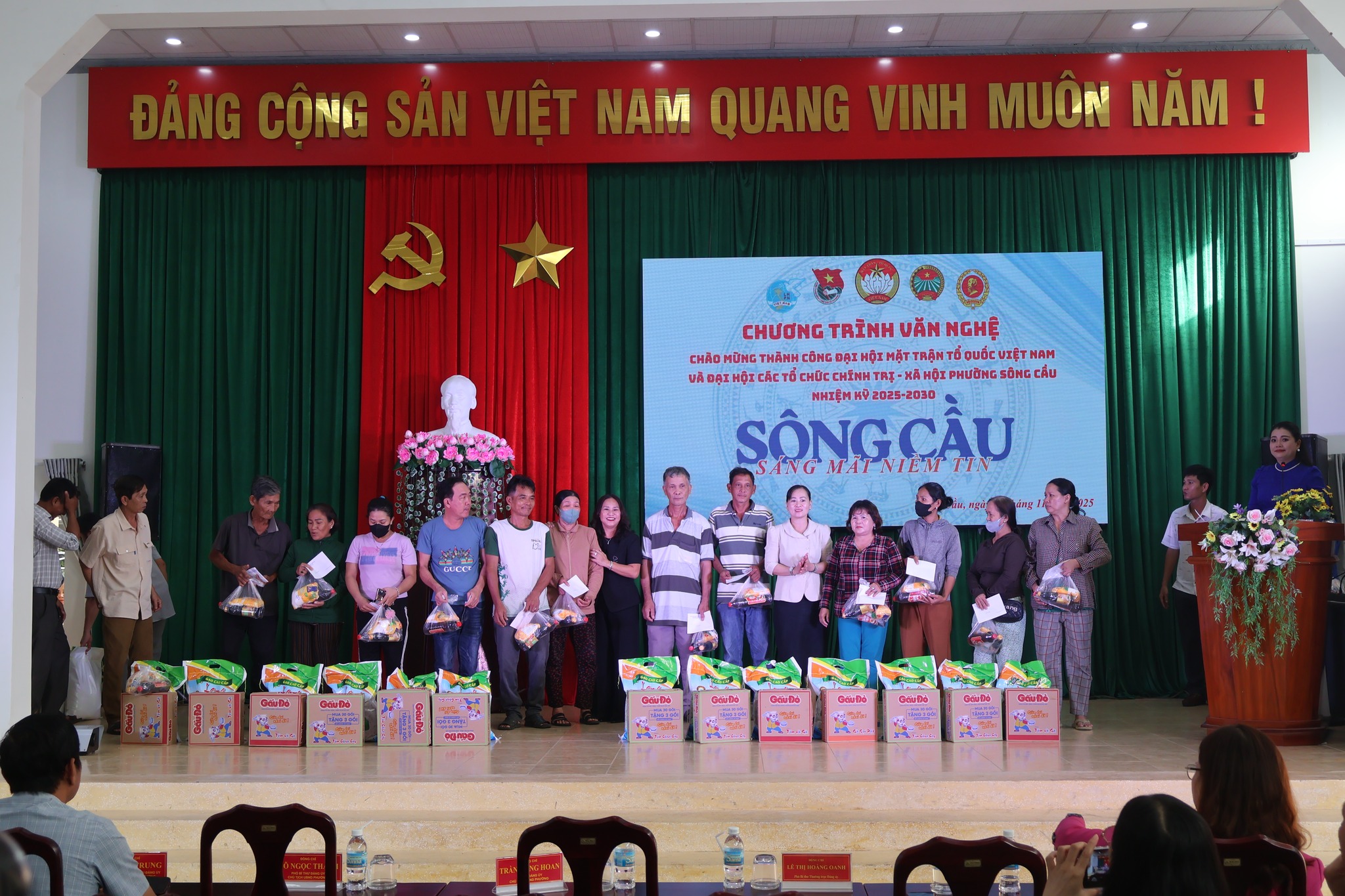 Sôi nổi chương trình văn nghệ chào mừng thành công Đại hội Mặt trận Tổ quốc Việt Nam và Đại hội các tổ chức chính trị - xã hội phường Sông Cầu