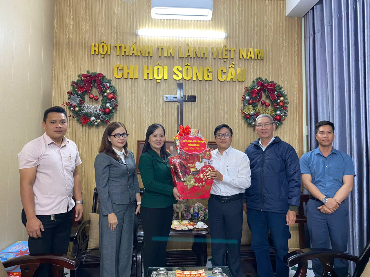 Lãnh đạo phường Sông Cầu thăm, chúc Tết các cơ sở tín ngưỡng, tôn giáo trên địa bàn phường