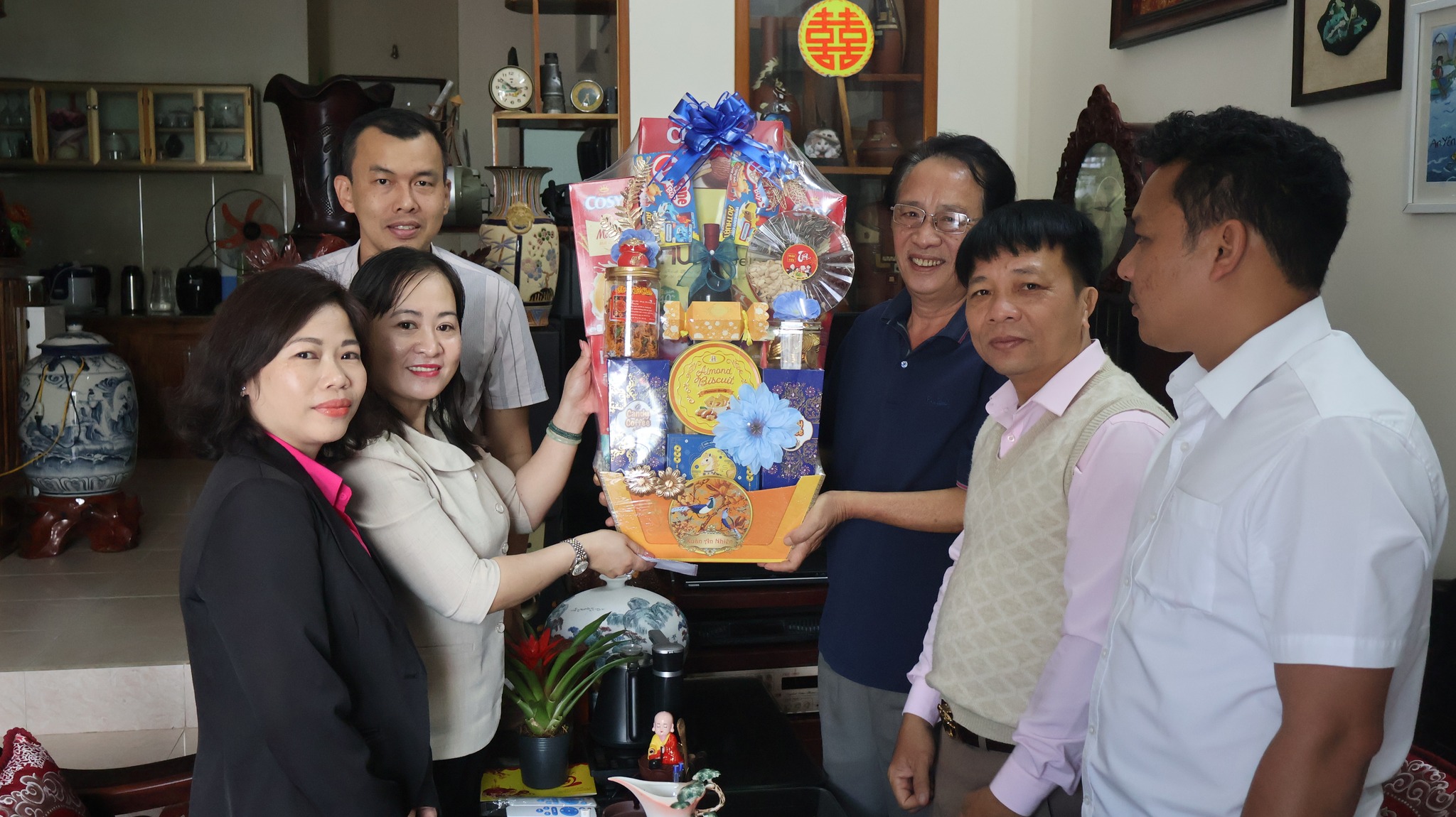 Thăm, chúc Tết các đồng chí nguyên lãnh đạo qua các thời kỳ đã từng công tác, sinh sống trên địa bàn thị xã Sông Cầu