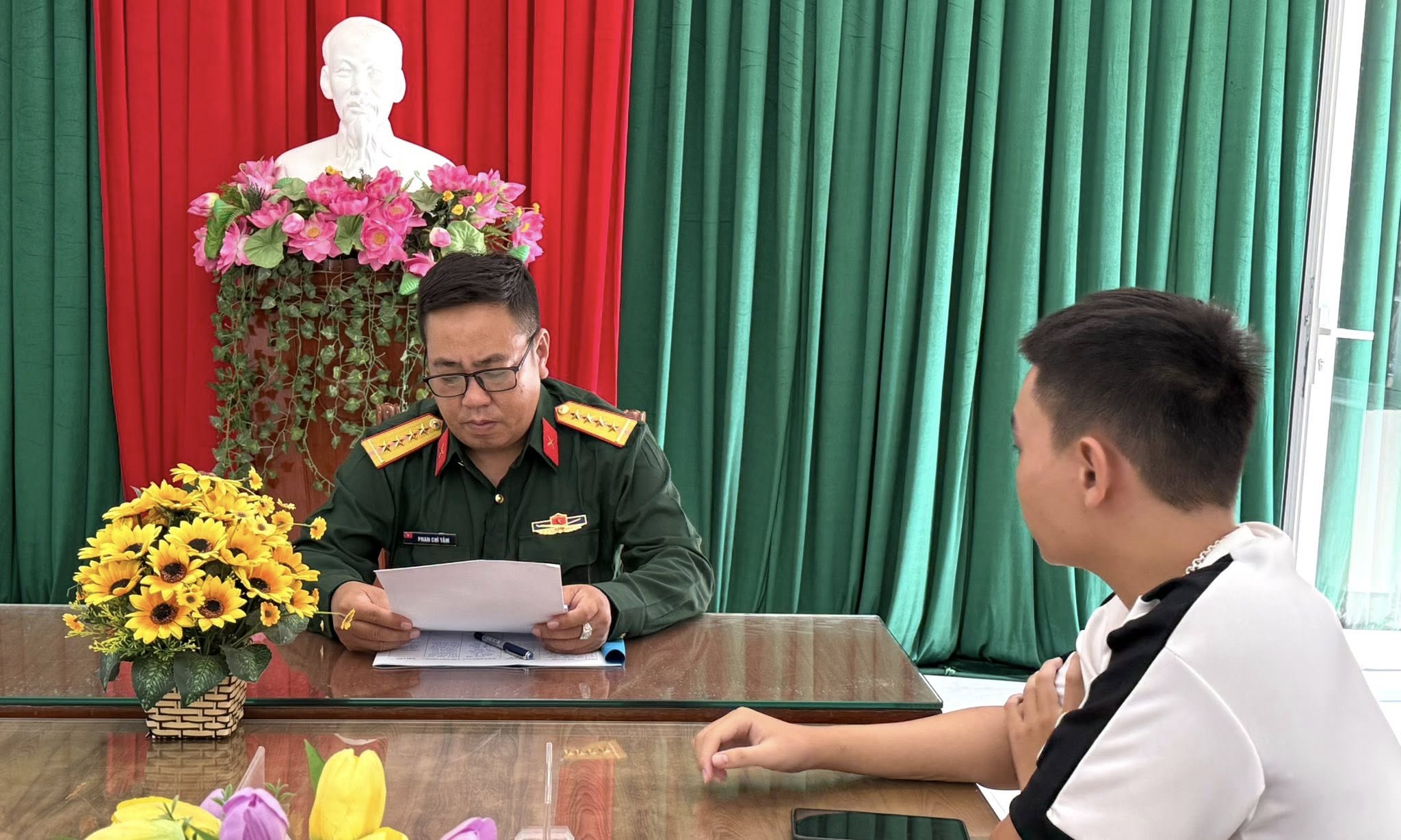 Thanh niên phường Sông Cầu chủ động tìm hiểu tuyển sinh quân đội năm 2026