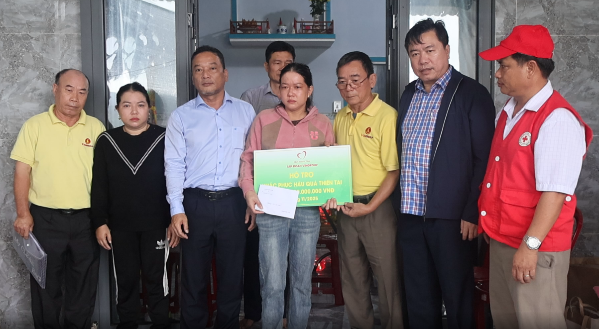 Trao hỗ trợ cho gia đình có người tử vong do thiên tai, mưa lũ tại phường Sông Cầu