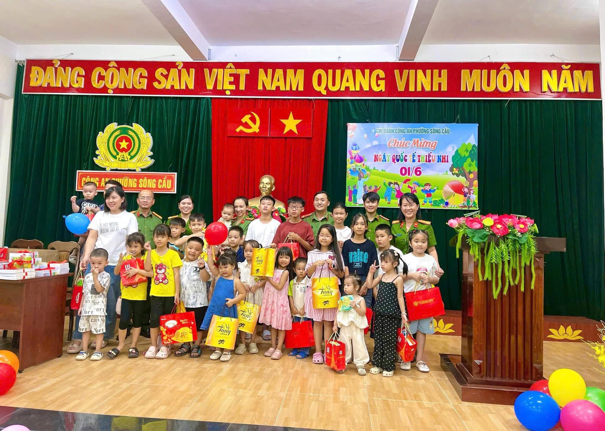 Công an phường Sông Cầu tổ chức Chương trình “Vui Tết Thiếu nhi 01/6” dành cho các cháu thiếu nhi là con em cán bộ, chiến sĩ trong đơn vị