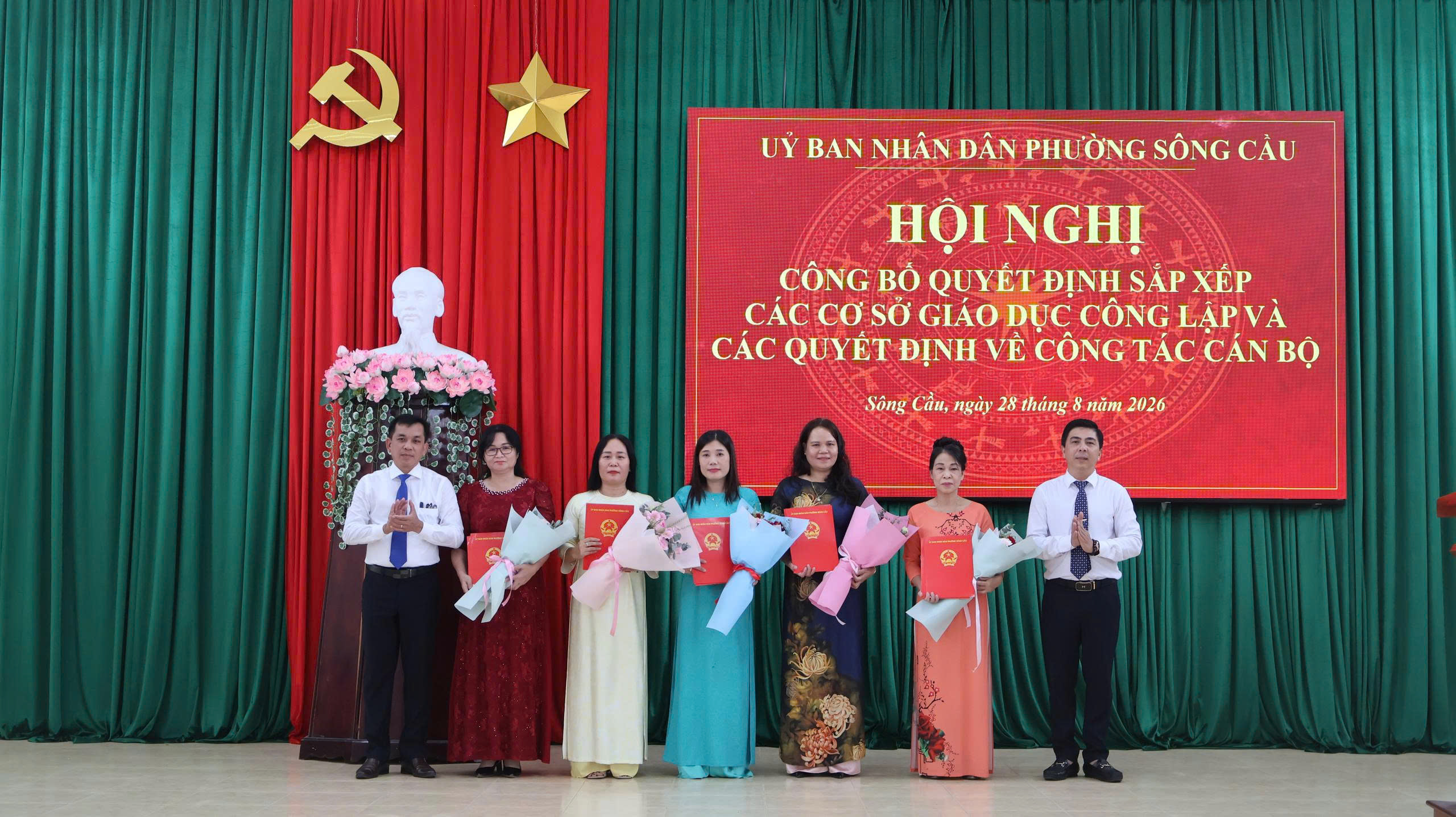 Phường Sông Cầu công bố các quyết định về sắp xếp trường học