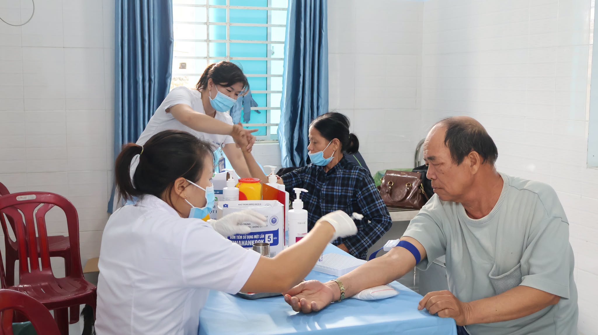 Sông Cầu: Tổ chức chương trình khám sức khỏe định kỳ, khám sàng lọc miễn phí đợt 3