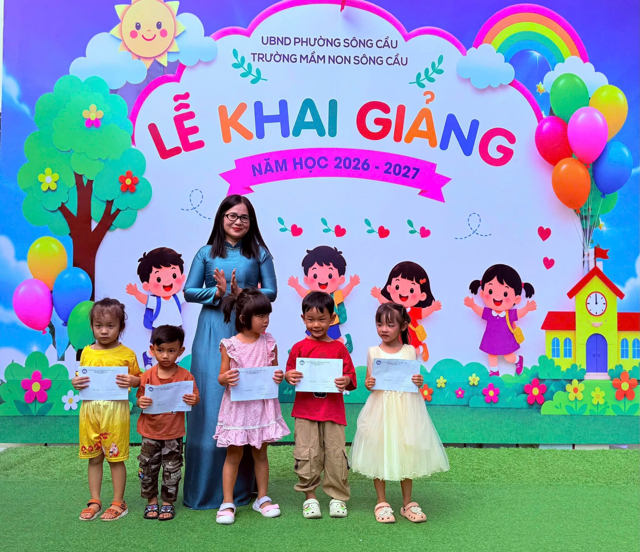 Phường Sông Cầu tiếp sức học sinh hộ nghèo, cận nghèo, hộ có hoàn cảnh đặc biệt khó khăn đầu năm học mới