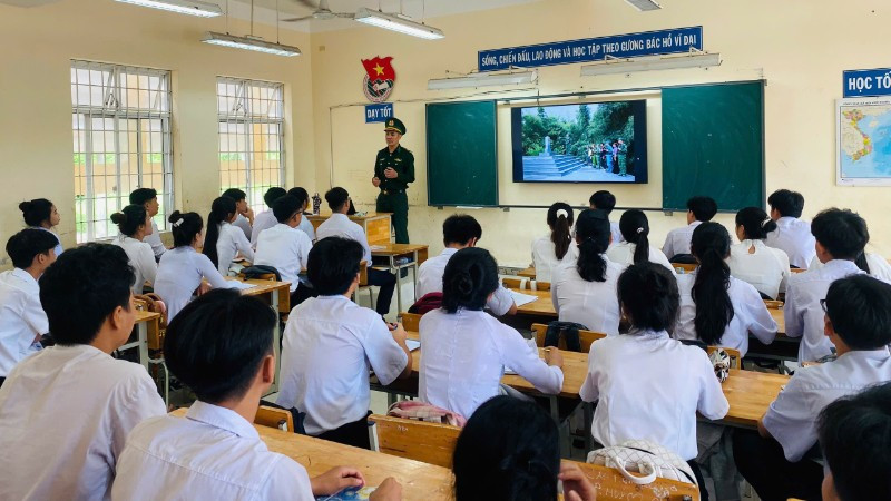 Học sinh nghỉ học từ chiều 5/11 đến hết ngày 7/11 để tránh bão